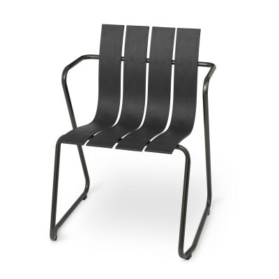 Ocean Chair Outdoor Stuhl in Sand: Moderner Gartenstuhl mit Armlehnen und Lattenstruktur.